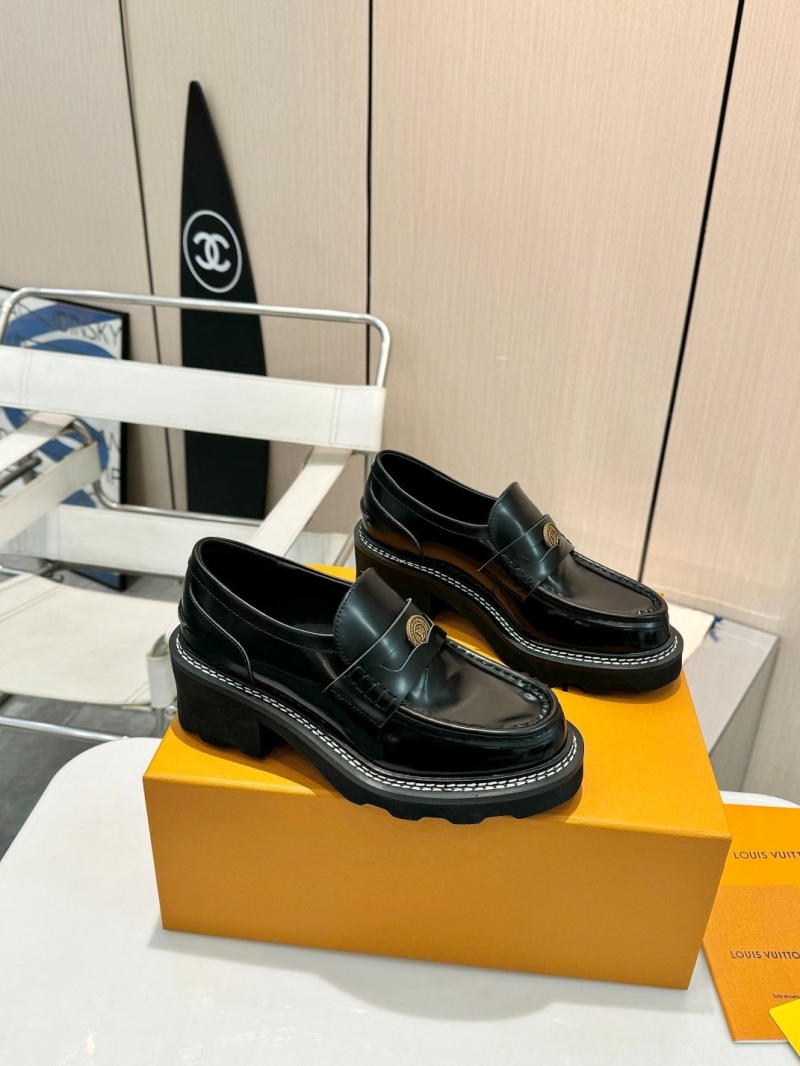 l0vis Vvtt0n loafers